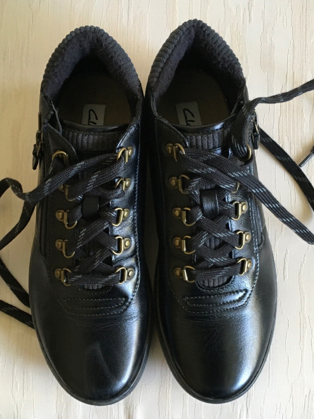 Clarks size 8 lace-up booties